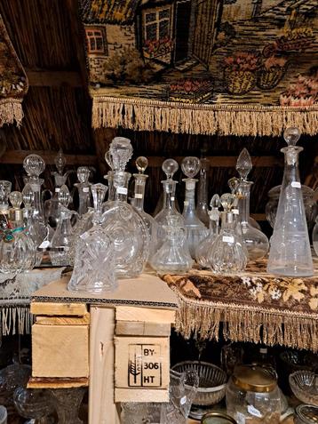 Antiek glas beschikbaar voor biedingen