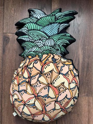 ZIJDEN ananas kussen / pineapple SILK cushion 75x45 cm