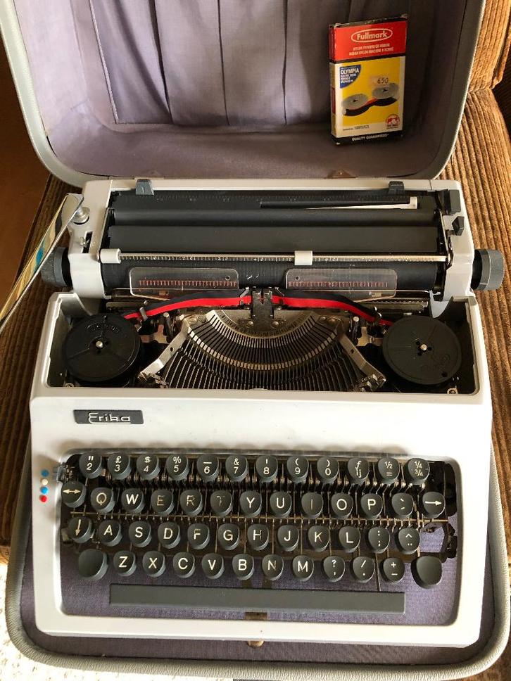 ERIKA SCHRIJFMACHINE type 32 in KOFFER, Diversen, Typemachines, Gebruikt, Ophalen of Verzenden