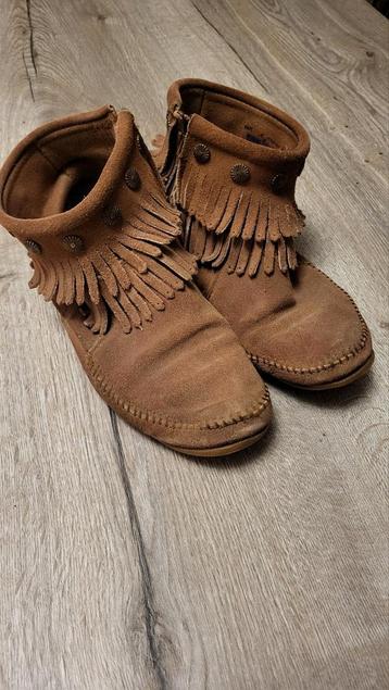 MINNETONKA laarsjes. Maat 39. Leer. Franjes. Cognac kleur. beschikbaar voor biedingen