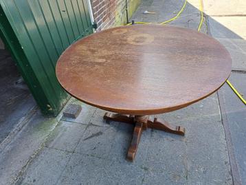 Vintage eettafel uittrekbaar en  6 stoelen beschikbaar voor biedingen