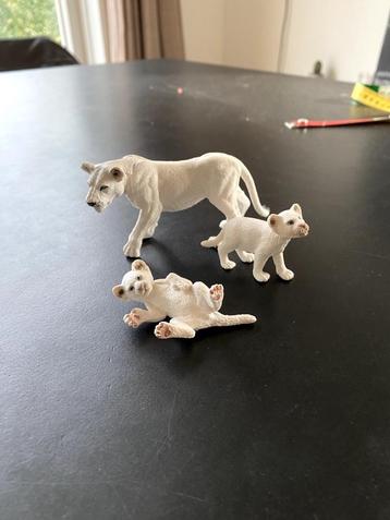 schleich leeuw & 2 welpjes beschikbaar voor biedingen