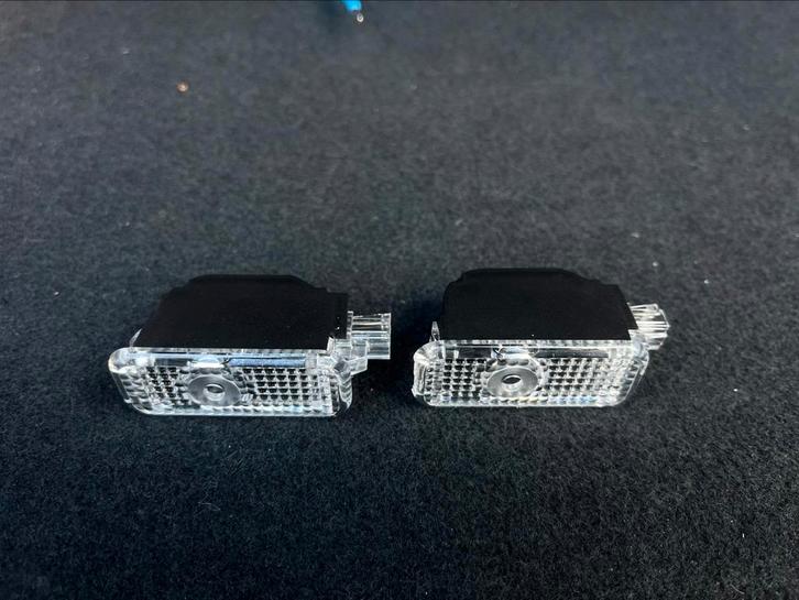 Origineel Audi A3 instapverlichting S-line logo (2x), Auto diversen, Auto-accessoires, Zo goed als nieuw, Ophalen of Verzenden