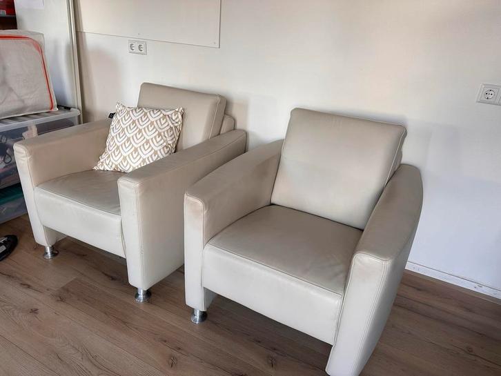Gratis 2 lederen stoelen, Huis en Inrichting, Fauteuils, Gebruikt, Leer, 75 tot 100 cm, Ophalen