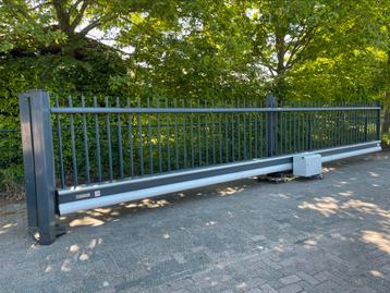 Schuifpoort aluminium elektrisch 7 m doorgang 1,50 m hoog beschikbaar voor biedingen