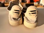 Adidas Hu x Pharrell Williams grijs - Maat 43 1/3, Ophalen of Verzenden, Zo goed als nieuw, Wit, Sneakers of Gympen