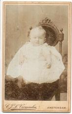 Foto - Fotograaf: C J L Vermeulen, Kind op stoel, Gebruikt, Foto, Ophalen of Verzenden, Voor 1940