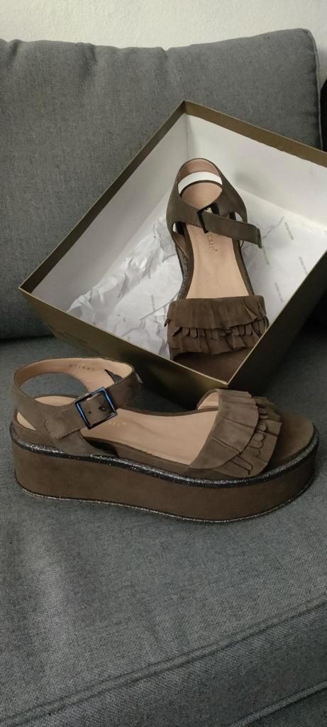 Nog nieuwe suède zomerschoen mt. 41 Bruno Premi!, Kleding | Dames, Schoenen, Nieuw, Ophalen of Verzenden
