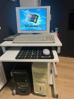 Computer bureau met uittrek lade en ingebouwde stekkerdoos, Huis en Inrichting, Bureaus, Ophalen, Met wielen, Gebruikt, Bureau