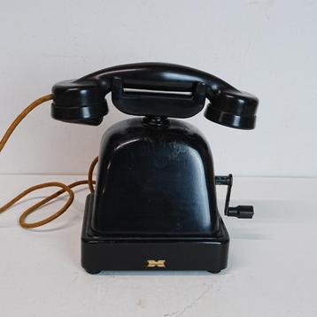 Vintage handgenetatir telefoon. beschikbaar voor biedingen