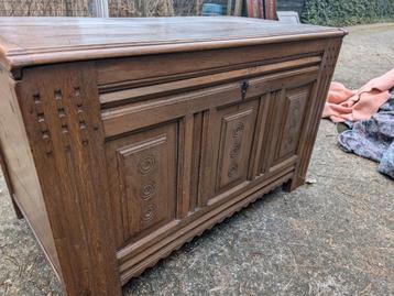 Antieke eikenhouten kroontjes kist 120 cm breed. €50 beschikbaar voor biedingen