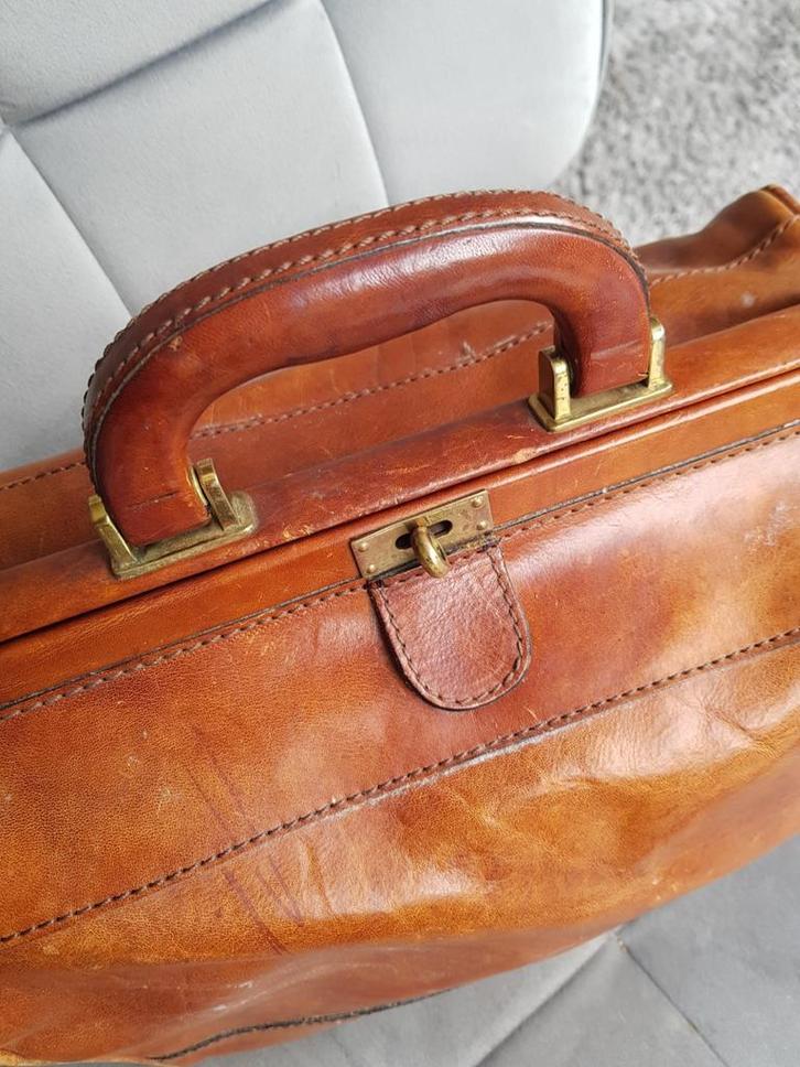 Oude DOKTERSTAS van leer in perfecte staat!!, Sieraden, Tassen en Uiterlijk, Tassen | Reistassen en Weekendtassen, Zo goed als nieuw