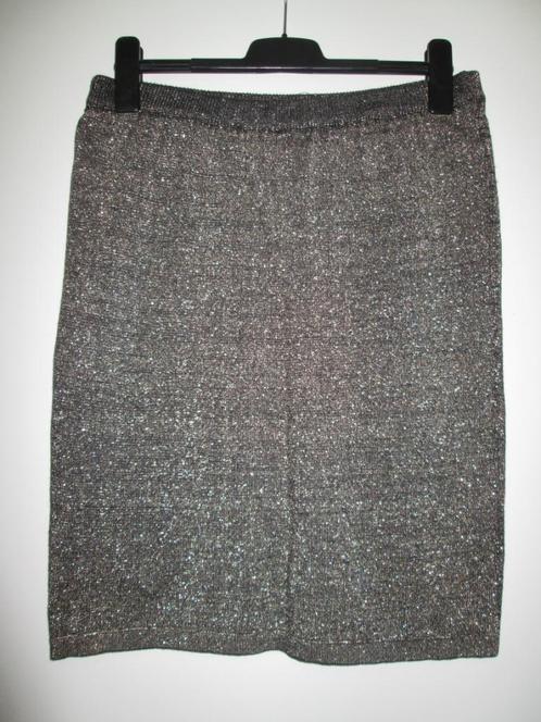 L-5 Goudkleurige gebreide rok - Maat L., Kleding | Dames, Rokken, Zo goed als nieuw, Maat 42/44 (L), Overige kleuren, Boven de knie