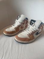Jordan 1 mid SE brushstroke maat 42, Ophalen of Verzenden, Zo goed als nieuw, Schoenen