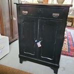 Brocante oude zwarte ondiepe meidenkast kastje H 123,5 cm., Ophalen