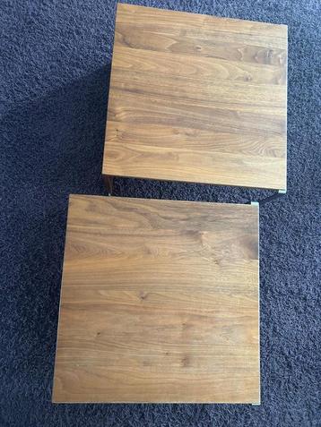 2x massief notenhouten bijzettafel met rvs frame beschikbaar voor biedingen