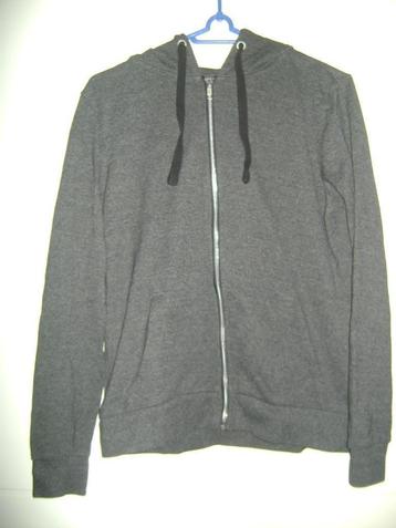 Donkergrijs vest met capuchon maat S beschikbaar voor biedingen