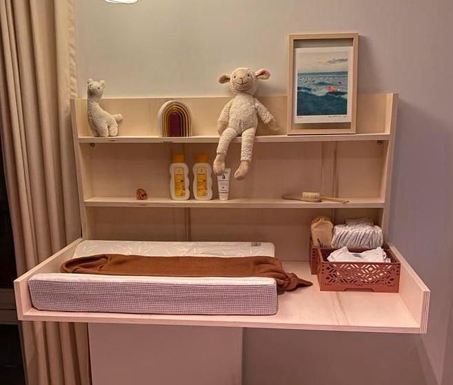 Mooie wand babycommode (t/m 3 jaar) van hout, Kinderen en Baby's, Kinderkamer | Commodes en Kasten, Gebruikt, Commode, Minder dan 90 cm