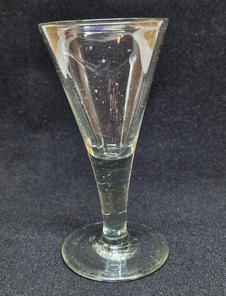 Antiek trompetvormig kelkglas / wijnglas, 1e helft 18e eeuw, Antiek en Kunst, Ophalen of Verzenden