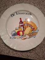BORD DE KAASRONDE, PORCELAINE, ROYAL  AFM. DOORSNEE 26 CM, Huis en Inrichting, Keuken | Servies, Gebruikt, Ophalen of Verzenden