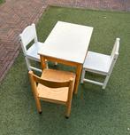 Kindertafel met 3 stoelen, Kinderen en Baby's, Kinderkamer | Tafels en Stoelen, Ophalen, Gebruikt, Tafel(s) en Stoel(en)