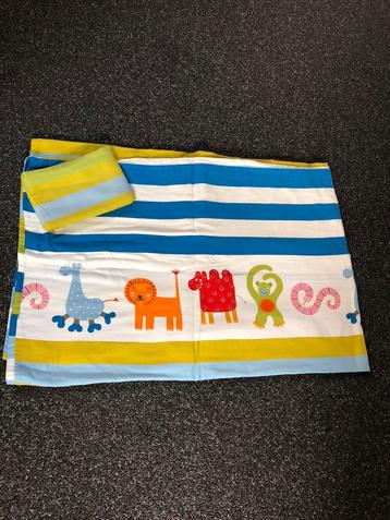 Kleurrijk kinder dekbedovertrek beschikbaar voor biedingen