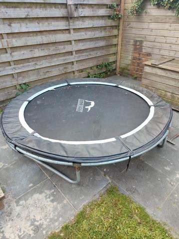 Trampoline  beschikbaar voor biedingen