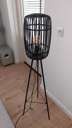 Macca Vloerlamp - Zwart Rotan Design, Huis en Inrichting, 100 tot 150 cm, Design, Ophalen of Verzenden, Zo goed als nieuw