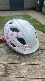 Met kinderfietshelm, Fietsen en Brommers, Fietsaccessoires | Fietshelmen, Gebruikt, Meisje, Overige maten, Ophalen of Verzenden