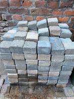 Gratis cobblestones, Tuin en Terras, Ophalen, Gebruikt, Beton, Klinkers