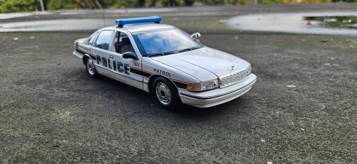 1:18 Chevrolet caprice Asheville Police UT Models, Hobby en Vrije tijd, Modelauto's | 1:18, Zo goed als nieuw, Auto, UT Models