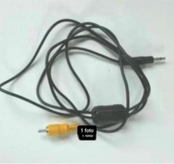3,5 mm jack naar tulp male met ferriet ring rond de kabel. beschikbaar voor biedingen