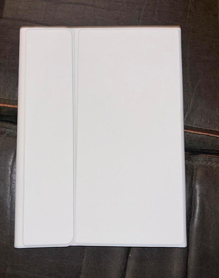 Ipad hoes met toetsenbord (2021), Computers en Software, Tablet-hoezen, Zo goed als nieuw, Bescherming voor- en achterkant, 10 inch