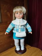 Lissi Bätz pop, ca. 50 cm, met handgebreide kleding, Verzamelen, Poppen, Ophalen of Verzenden, Gebruikt, Pop