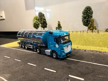 Mercedes streamspace met tankoplegger van Opdorp beschikbaar voor biedingen