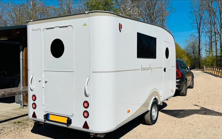Beachy 420 - Z.G.A.N. Bouwjaar 2024 - 3 Slaapl. Nieuwstaat!, Caravans en Kamperen, Caravans, Particulier, tot en met 3, 750 - 1000 kg