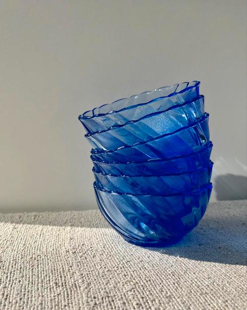 Vintage blauwe swirl glaswerk vrolijk servies bakjes, Huis en Inrichting, Keuken | Servies, Zo goed als nieuw, Ophalen of Verzenden