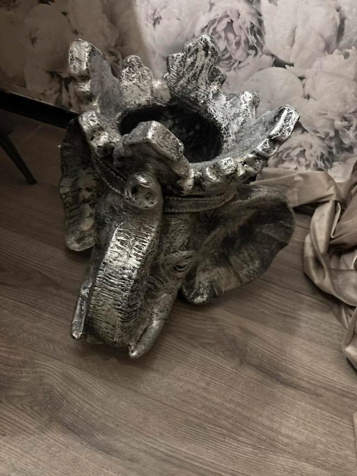 Twee Olifanten Bloempotten - Decoratief, Huis en Inrichting, Woonaccessoires | Overige, Gebruikt, Ophalen of Verzenden