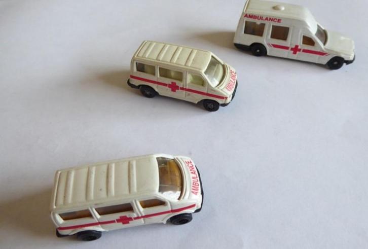 3 ambulances van het merk New Ray schaal 1:87, Hobby en Vrije tijd, Modelauto's | 1:87, Overige typen, Overige merken, Ophalen of Verzenden