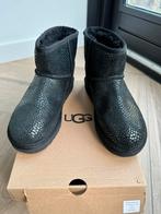 UGG Classic Mini Glitzy maat 39, Kleding | Dames, Schoenen, Nieuw, Lage of Enkellaarzen, Ophalen of Verzenden, UGG