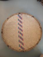 Platte mand met de hand gevlochten van riet, Huis en Inrichting, Woonaccessoires | Schalen en Manden, Ophalen of Verzenden, Rond