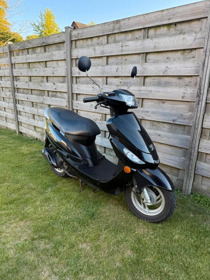 Peugeot v-clic (4takt), Fietsen en Brommers, Scooters | Peugeot, Gebruikt, Overige modellen, Maximaal 45 km/u, Benzine, Ophalen