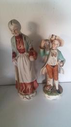 2 keramieken beelden van een Oma met haar Kleinzoon., Ophalen of Verzenden, Zo goed als nieuw, Mens