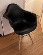 Zwarte Kuipstoel met Houten Poten, Huis en Inrichting, Stoelen, Ophalen, Gebruikt, Zwart, Eén