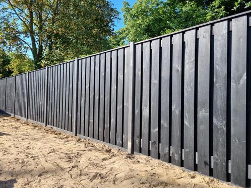 Zwart gespoten schutting €145 per m1 incl. plaatsing, Tuin en Terras, Schuttingen, Nieuw, Hout, 1 tot 2 meter, Ophalen of Verzenden