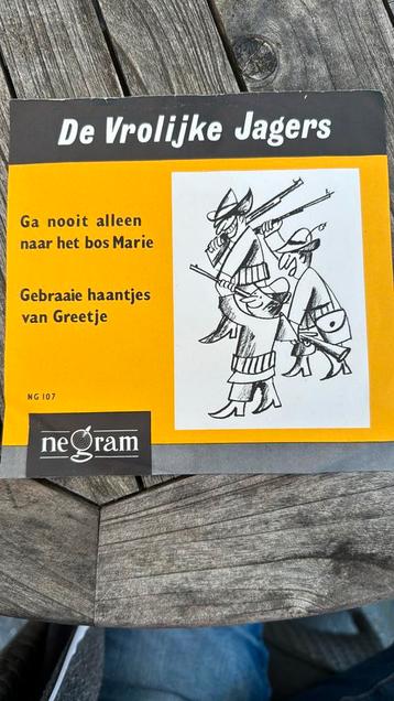 De vrolijke jagers ga nooit alleen naar het bos ng 107 beschikbaar voor biedingen