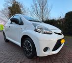 Toyota Aygo 5DRS 2013-lage KMstand-goede onderhoudsstaat, Auto's, Voorwielaandrijving, 4 stoelen, Origineel Nederlands, Handgeschakeld