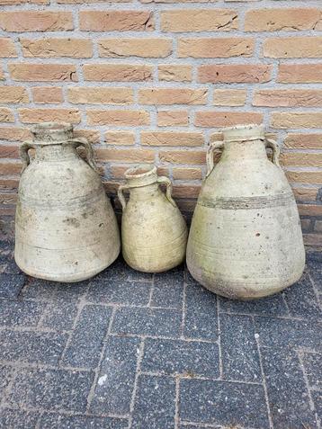 Oude antieke potten en schalen - landelijke decoratie beschikbaar voor biedingen