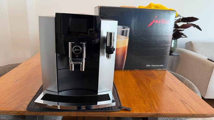 Jura E8 touch Volautomaat met Jura melkkan, Witgoed en Apparatuur, Koffiezetapparaten, Zo goed als nieuw, Koffiebonen, Koffiemachine