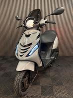 PIAGGIO ZIP 4T 3V BROM 2020 FULL OPTION NARDO GREY, Fietsen en Brommers, Scooters | Piaggio, Ophalen, Maximaal 45 km/u, Zip, Zo goed als nieuw